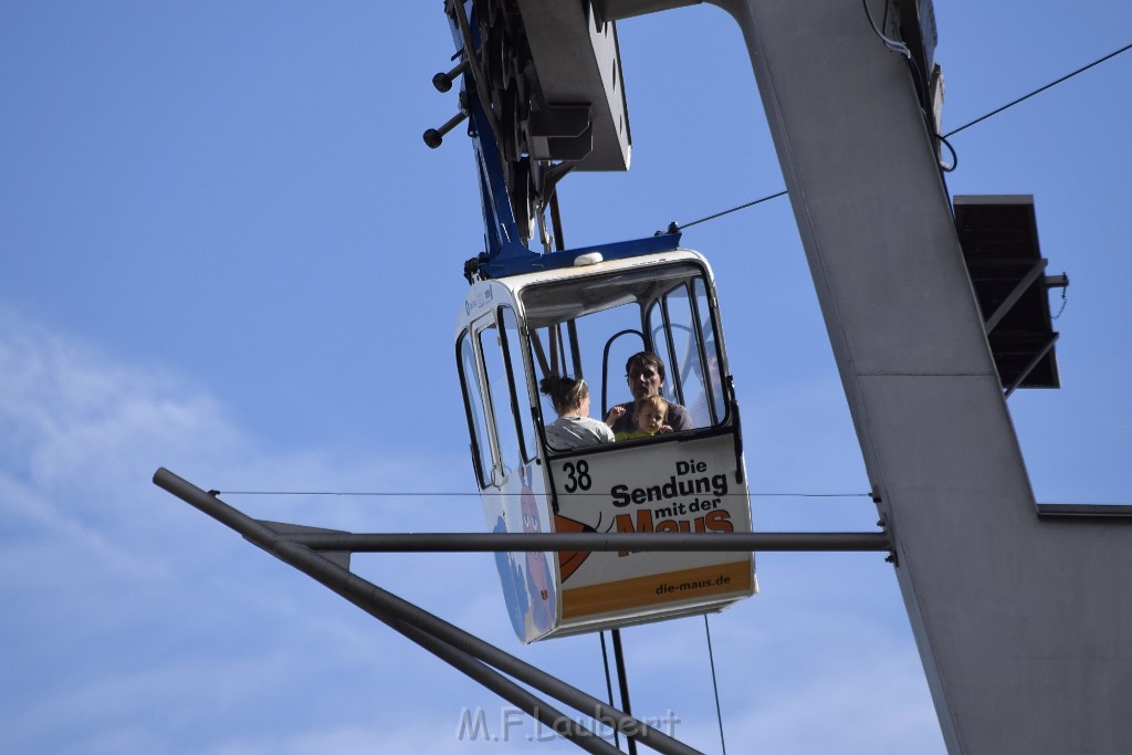 Koelner Seilbahn Gondel blieb haengen Koeln Linksrheinisch P027.JPG - Miklos Laubert